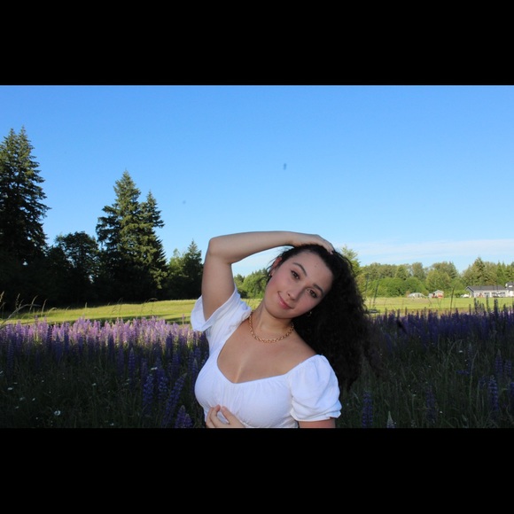 Meet your Posher, Lizzie - Picture 3 of 3